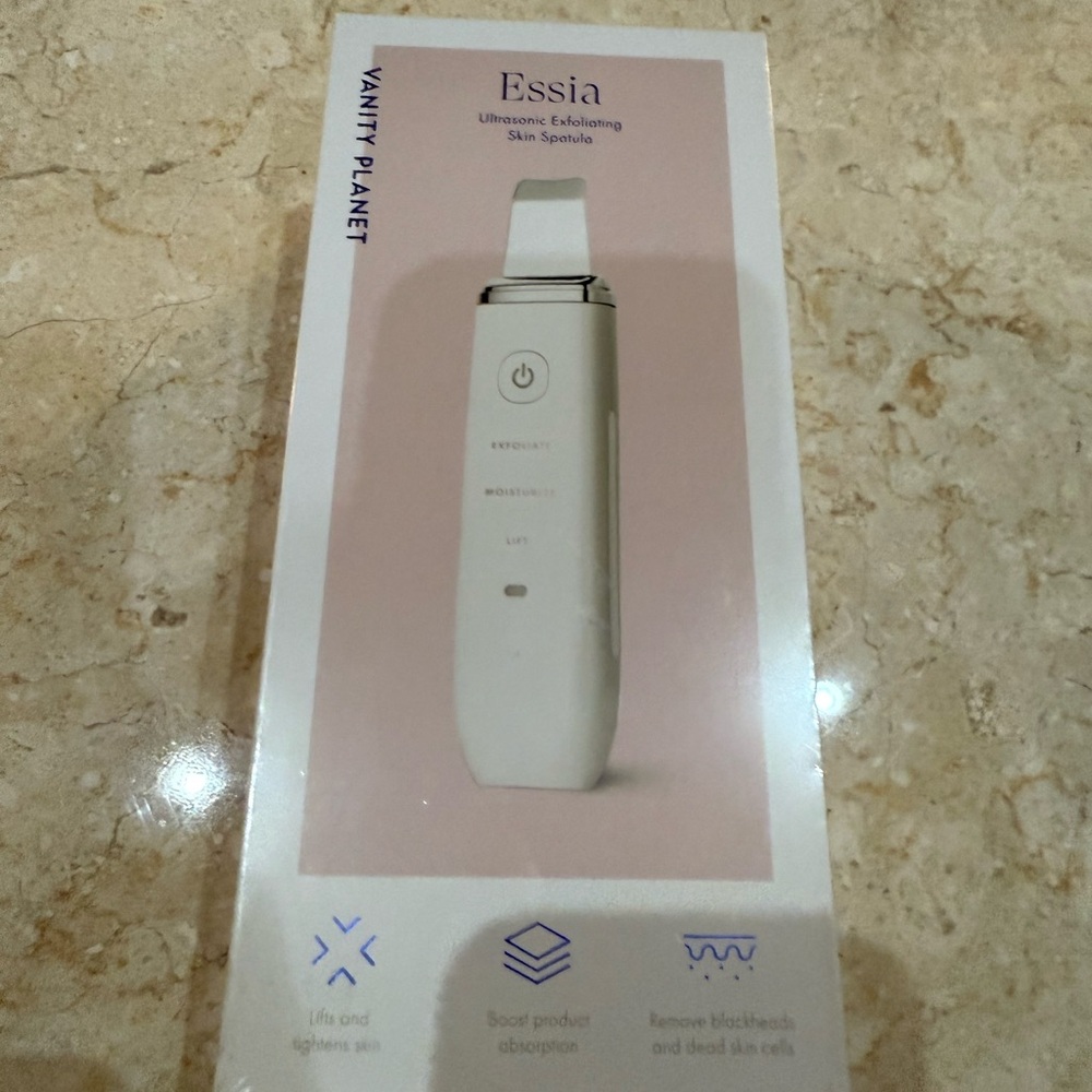 White Skincare Tool for Deep Cleansing